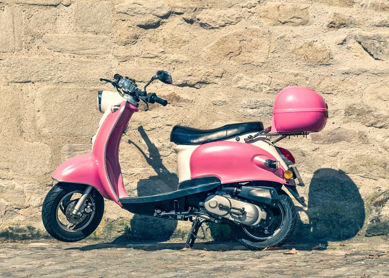 Scooter or a small motorcycle – what to start your adventure with?